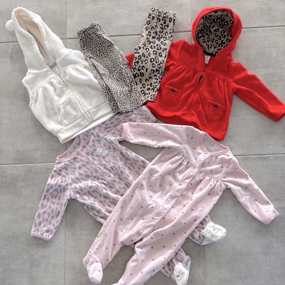 *Gently Worn* Carter's Mix & Match Fleece Onesies & Fleece Tops Bundle - Size 9M